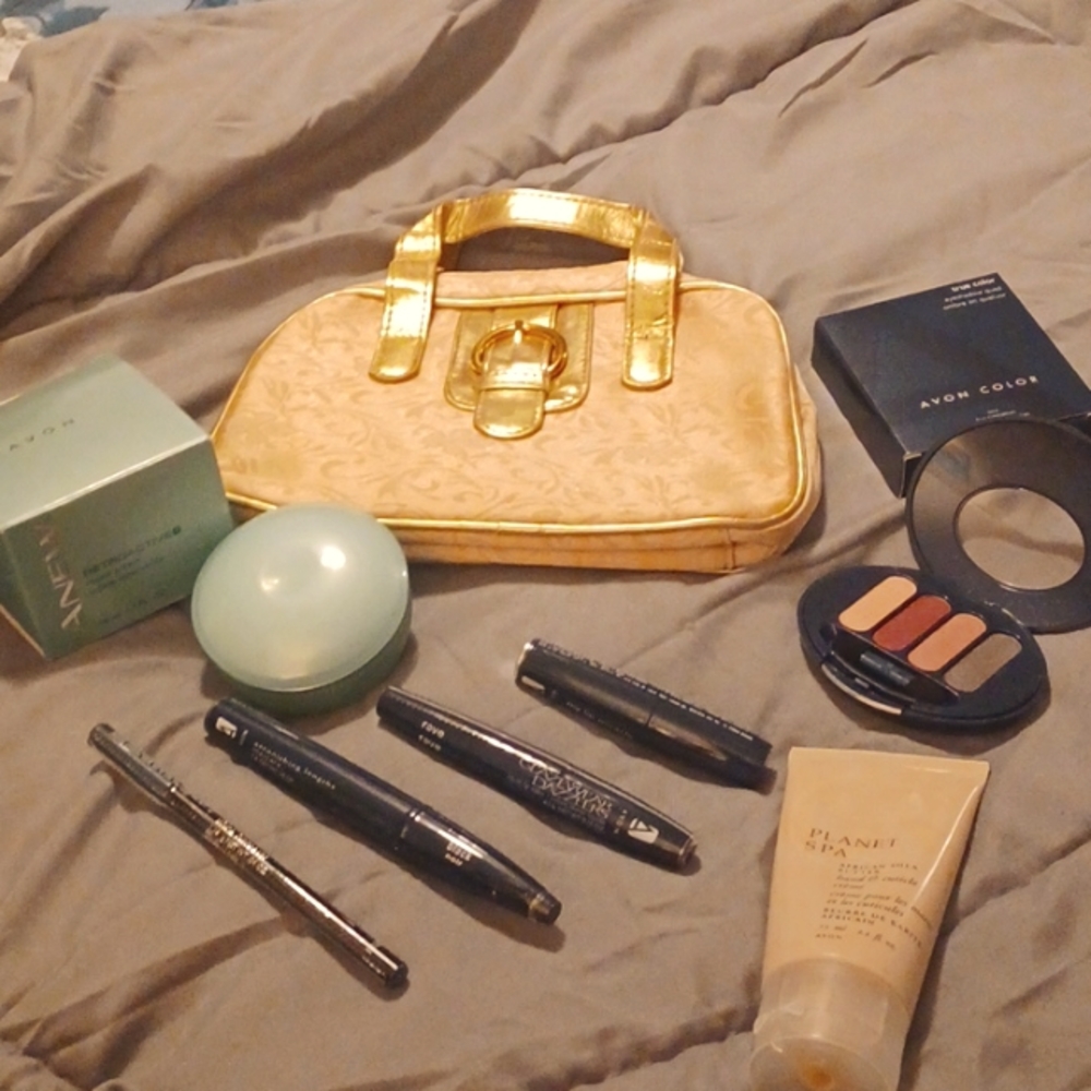 NWOT Avon Makeup Kit